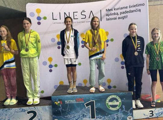 Radviliškio plaukikė vaikų čempionė!
