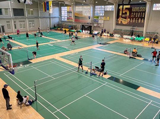 Radviliškio sporto arenoje surengtas Šeduvos taurės badmintono turnyras