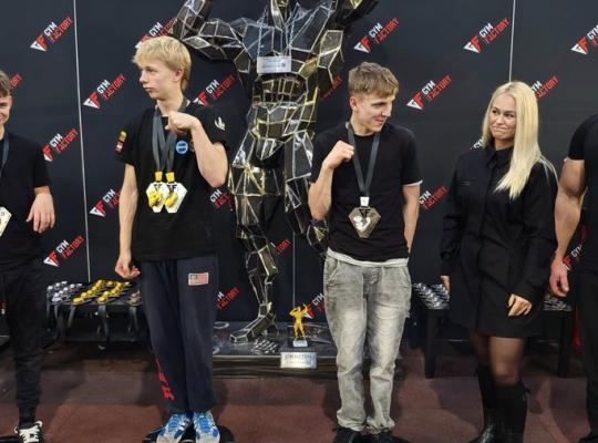 Rankų lenkimo sportininkų pasiekimai tarptautiniame turnyre „Gym Factory Cup 2025“