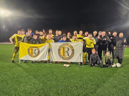 Radviliškio futbolininkai pradėjo lauko futbolo sezoną