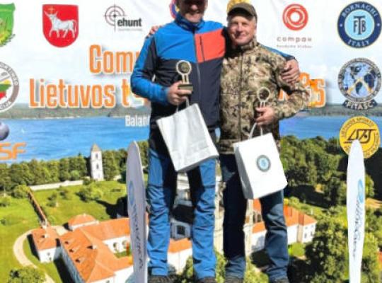 Radviliškio šaudymo klubo atstovai – ant nugalėtojų pakylos