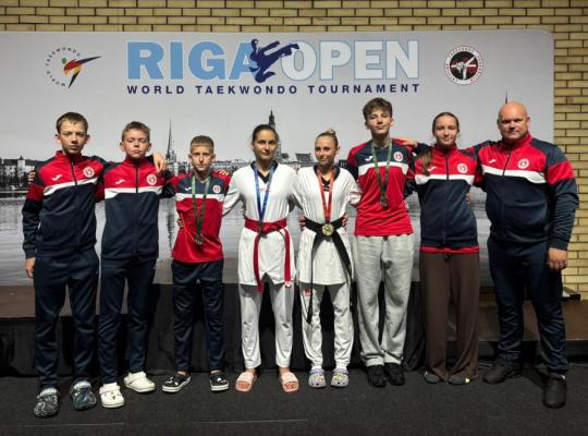 Radviliškio tekvondo atletai Rygoje iškovojo keturis medalius ir tapo stipriausiu Baltijos šalių klubu
