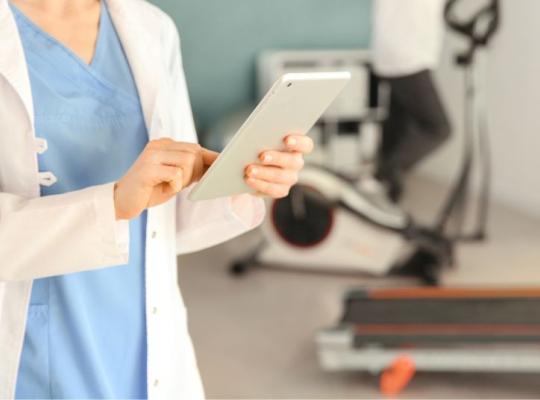 Kokias sveikatos problemas šeimos gydytojų komandoje padeda spręsti kineziterapeutai?