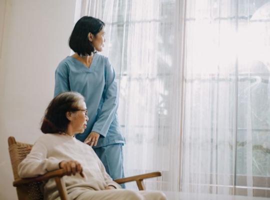 Ambulatorinė slauga namuose: pagalba, padedanti pacientui ilgiau išlikti savarankiškam