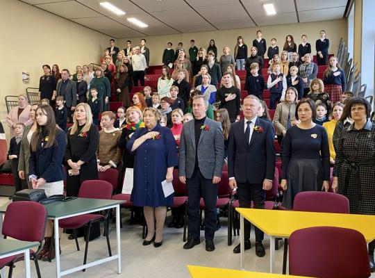 Radviliškio Lizdeikos gimnazijoje – prasmingas Lietuvos valstybės atkūrimo dienos paminėjimas