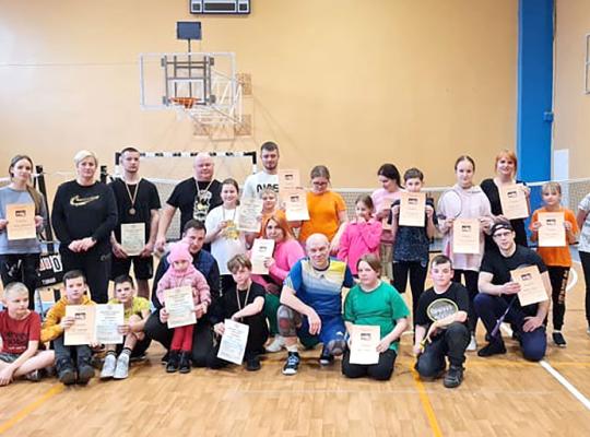 Badmintonas subūrė ir mokinius, ir tėvelius