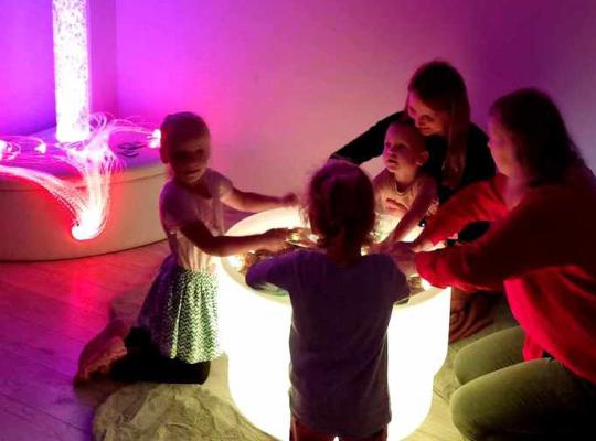 Lopšelyje-darželyje „Eglutė“ atverta nauja erdvė – interaktyvus sensorinis kambarys