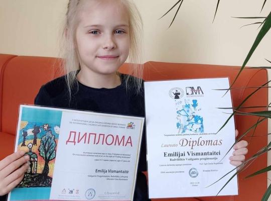 Jaunosios kūrėjos sėkmė tarptautiniuose konkursuose