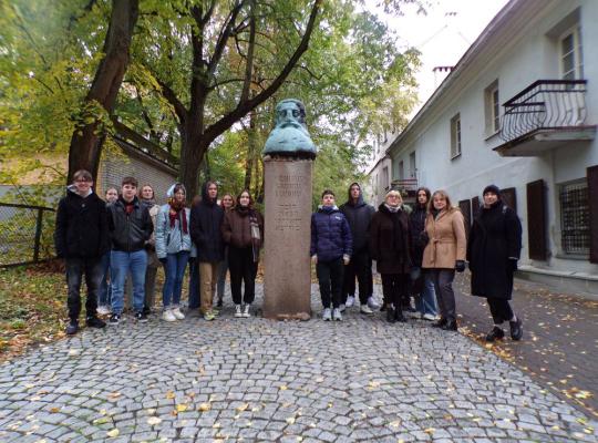 TOLI projektas Šiaulėnuose: gimnazistai baigė versti knygą „Shavlan“