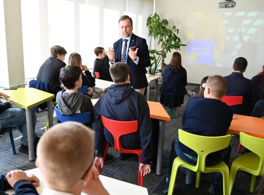 Radviliškio Gražinos pagrindinėje mokykloje – ypatingo svečio vizitas