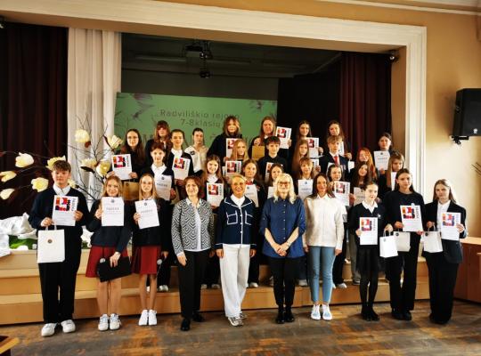 Kaip skamba meninis žodis užsienio kalba? Radviliškio rajono mokiniai skaito poeziją ir prozą užsienio kalbomis