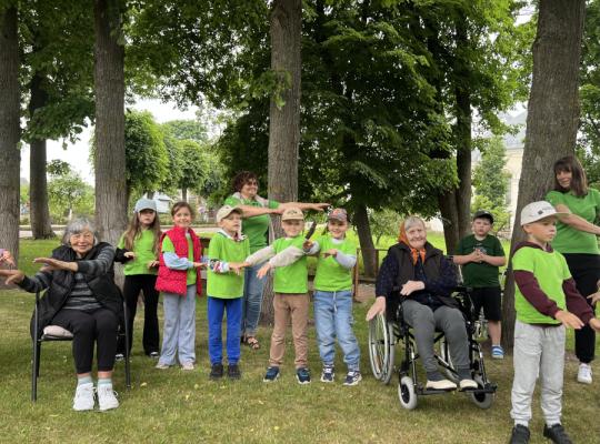 Kartų bendrystės masinė mankšta gryname ore „Judėkime kartu – sveikai ir saugiai“