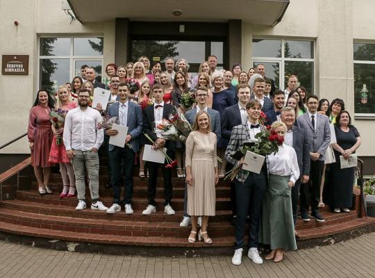 Šeduvos gimnazijoje nuskambėjo brandos atestatų šventė