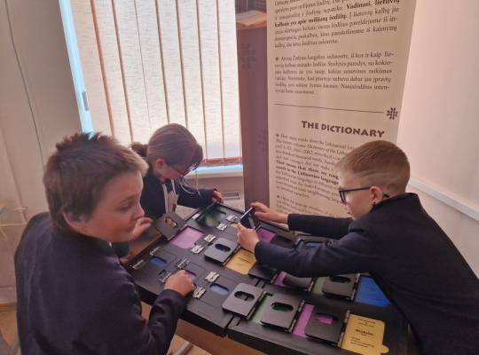 Edukacinė paroda „Paliesk lietuvių kalbą rankomis“