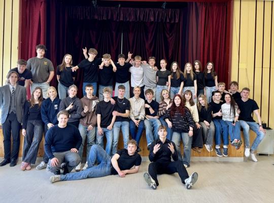 Teatras suvienijo jaunimą: Lizdeikos gimnazijoje – „Teatro laboratorija 2025“