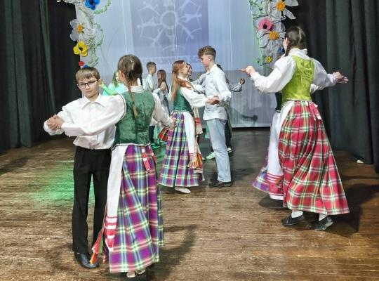 Alksniupių pagrindinė mokykla konkurse „Visa mokykla šoka 2025“ užėmė III vietą
