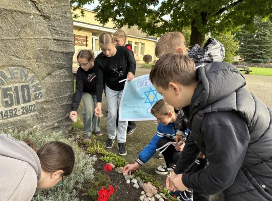 Šiaulėnuose – „Atminties kelias“ senelių ir prosenelių kaimynams žydams atminti