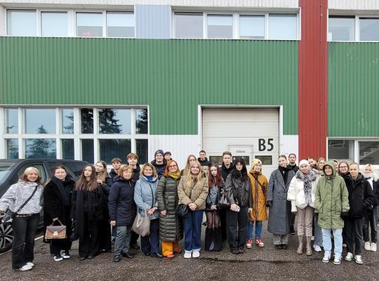 Šeduvos gimnazistai žinių apie žiedinę ekonomiką ir tvarumą sėmėsi Estijoje