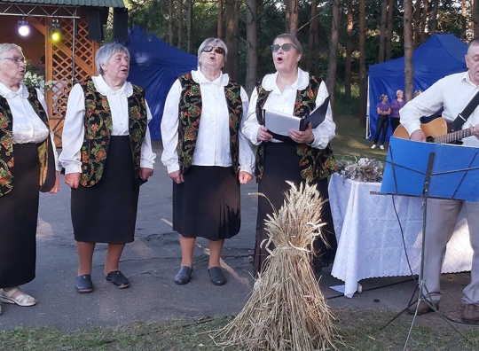 Folklorinis ansamblis SARVA vad. V. Šepronienė (Grinkiškis)