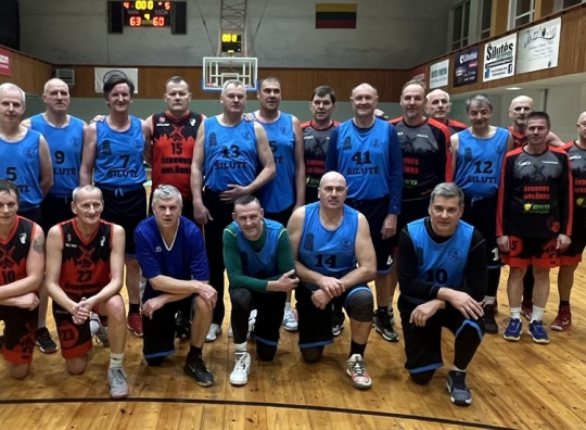 Nuotraukoje „SK Šeduvos malūnas“ – Šilutės „Šamai“ amžiaus grupėje 55+